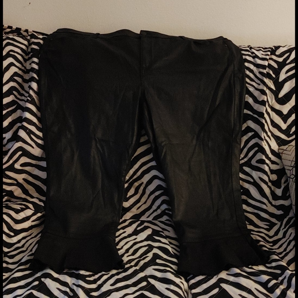Lane bryant Retro style pleather crop pants size28